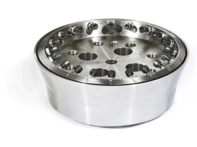 Núcleo de cabezal con perforaciones para los tornillos de ajuste