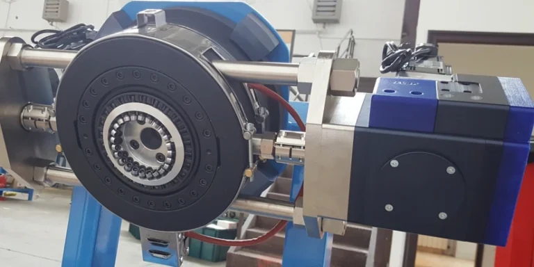 Sistema S2/3DX montado en un cabezal, con dos actuadores opuestos